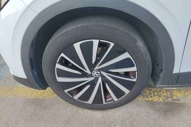 Used Volkswagen ID.4 X 2023 Pure Long-Range Version Left Front Wheel Hub