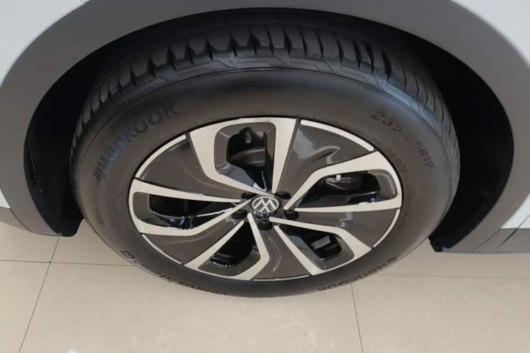 Used Volkswagen ID.4 X 2023 Pure Smart Edition Left Front Wheel Hub