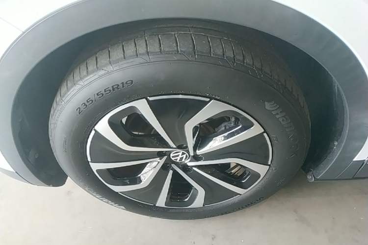 Used Volkswagen ID.4 X 2023 Pure Smart Edition Left Front Wheel Hub