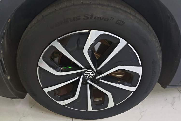 Used Volkswagen ID.4 X 2023 Pure Smart Edition Left Front Wheel Hub
