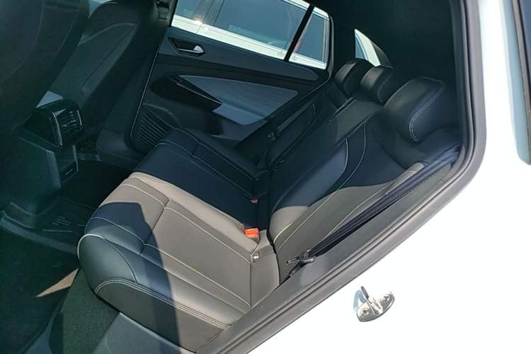 Used Volkswagen ID.4 X 2023 Pure Long-Range Version Left Rear Seat