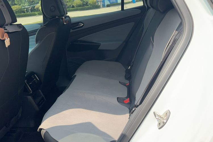 Used Volkswagen ID.4 X 2023 Pure Long-Range Version Left Rear Seat