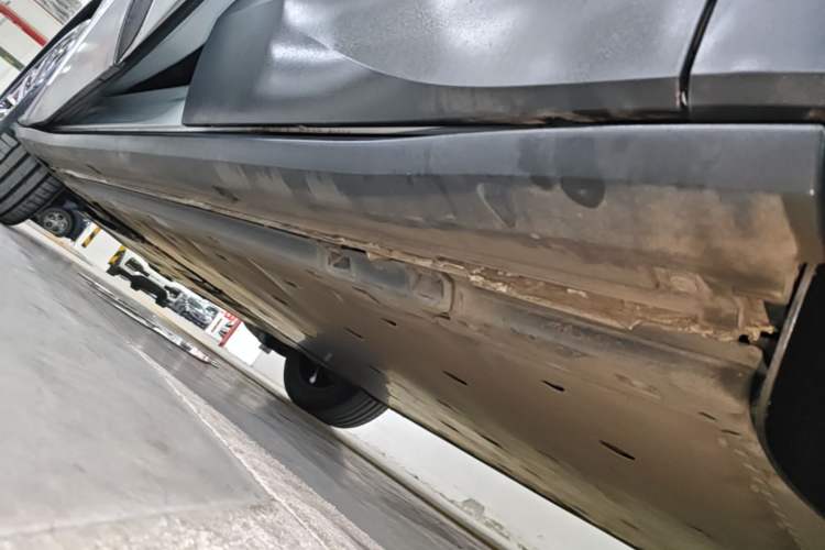 Used Volkswagen ID.4 X 2023 Pure Long-Range Version Left Side Sill