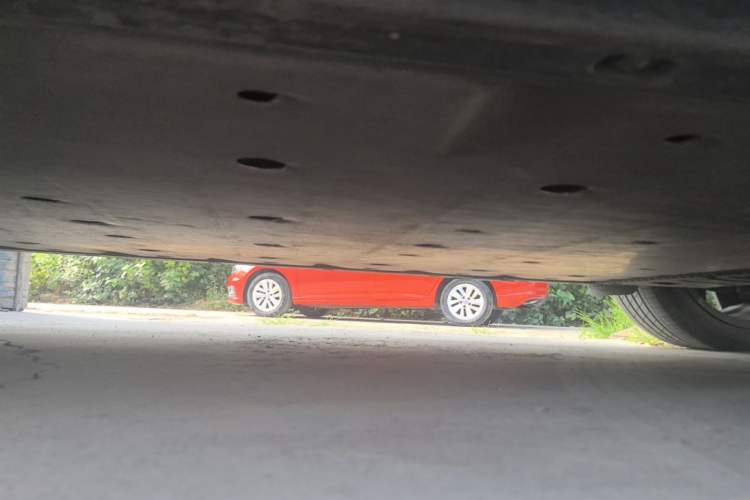 Used Volkswagen ID.4 X 2023 Pure Long-Range Version Left Side Sill