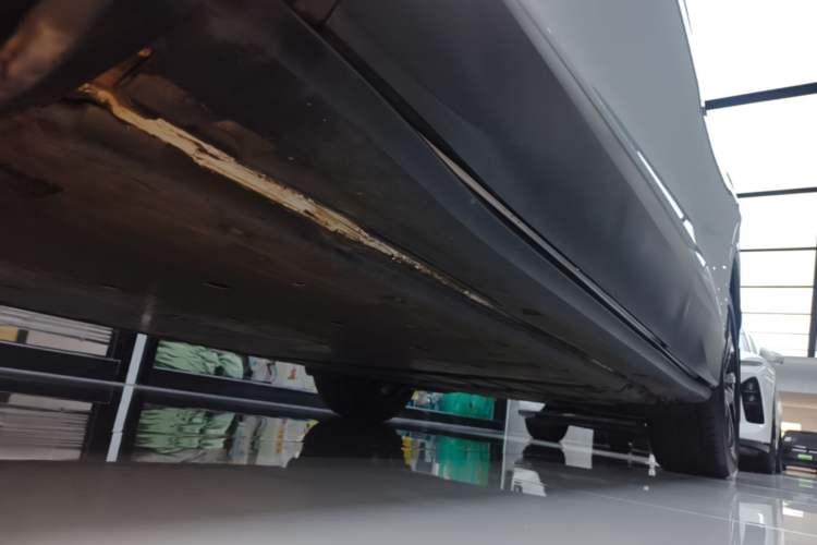 Used Volkswagen ID.4 X 2023 Pure Smart Edition Left Side Sill