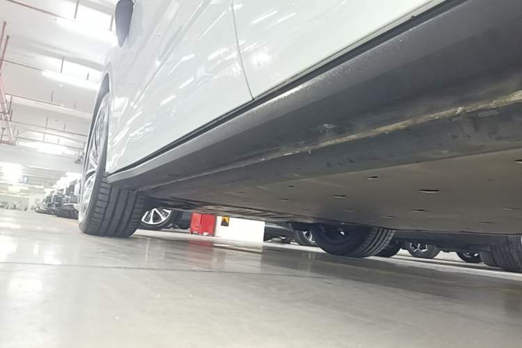 Used Volkswagen ID.4 X 2023 Ultra-Intelligent Long-Range Version Left Side Sill