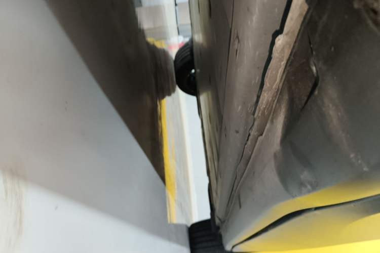 Used Volkswagen ID.4 X 2023 Pure Long-Range Version Left Side Sill