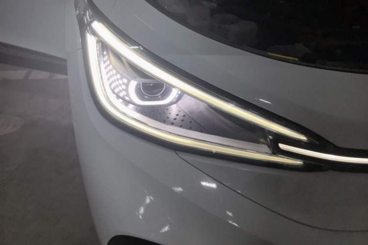 Used Volkswagen ID.4 X 2023 Ultra-Intelligent Long-Range Version Right Front Headlight