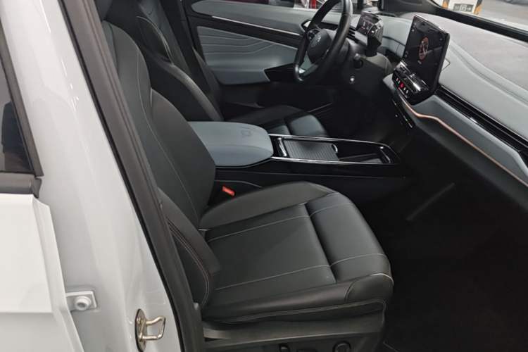 Used Volkswagen ID.4 X 2023 Pure Long-Range Version Right Front Seat