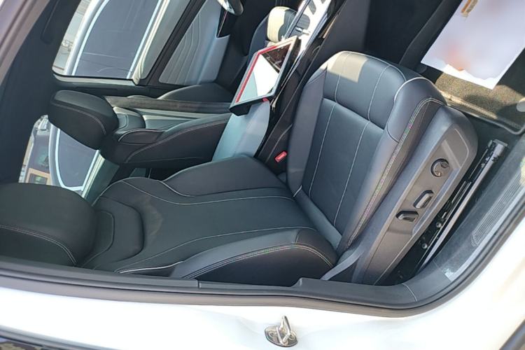 Used Volkswagen ID.4 X 2023 Pure Long-Range Version Right Front Seat