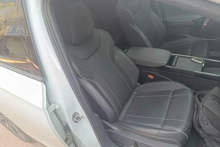 Used Volkswagen ID.4 X 2023 Pure Smart Edition Right Front Seat