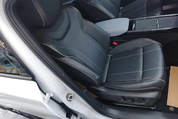 Used Volkswagen ID.4 X 2023 Pure Smart Edition Right Front Seat
