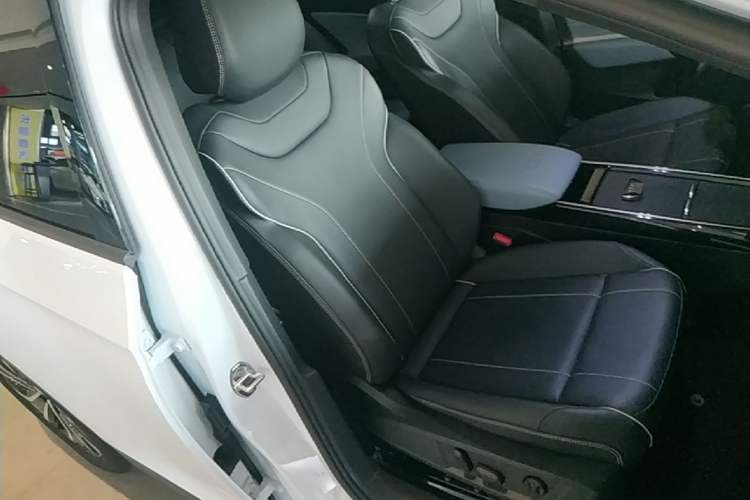 Used Volkswagen ID.4 X 2023 Pure Smart Edition Right Front Seat