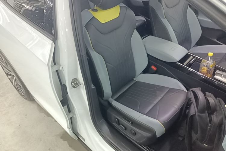 Used Volkswagen ID.4 X 2023 Ultra-Intelligent Long-Range Version Right Front Seat