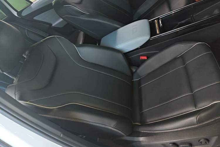 Used Volkswagen ID.4 X 2023 Pure Smart Edition Right Front Seat