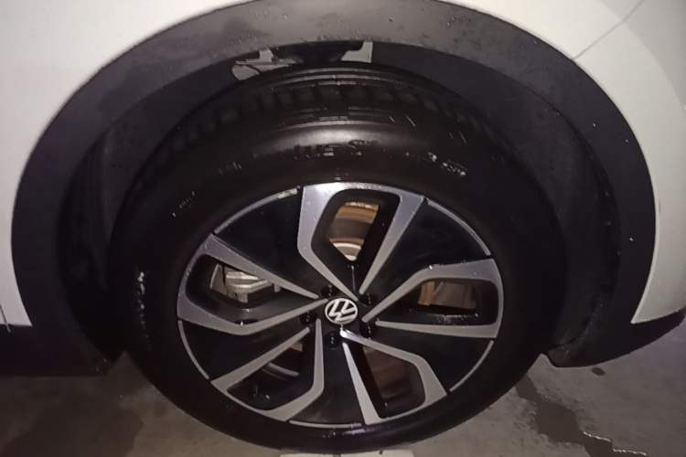 Used Volkswagen ID.4 X 2023 Pure Smart Edition Right Front Wheel Hub