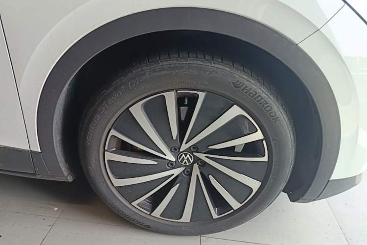 Used Volkswagen ID.4 X 2023 Pure Long-Range Version Right Front Wheel Hub