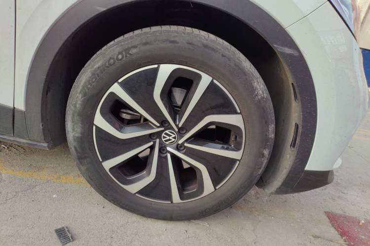 Used Volkswagen ID.4 X 2023 Pure Smart Edition Right Front Wheel Hub