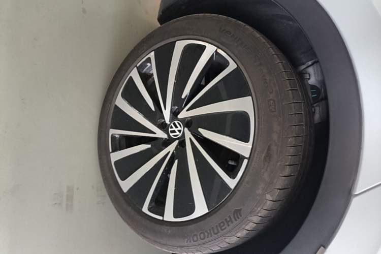 Used Volkswagen ID.4 X 2023 Upgraded Model Pure Long-Range Version Right Rear Wheel Hub