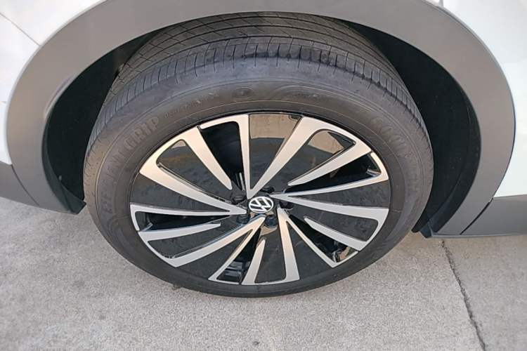 Used Volkswagen ID.4 X 2023 Pure Long-Range Version Right Rear Wheel Hub