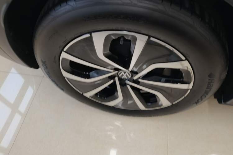 Used Volkswagen ID.4 X 2023 Pure Smart Edition Right Rear Wheel Hub