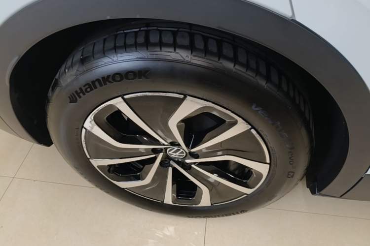 Used Volkswagen ID.4 X 2023 Pure Smart Edition Right Rear Wheel Hub