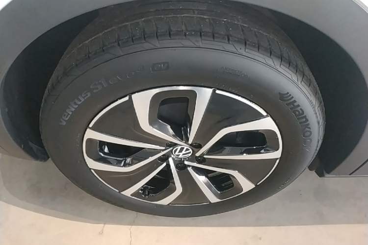 Used Volkswagen ID.4 X 2023 Pure Smart Edition Right Rear Wheel Hub