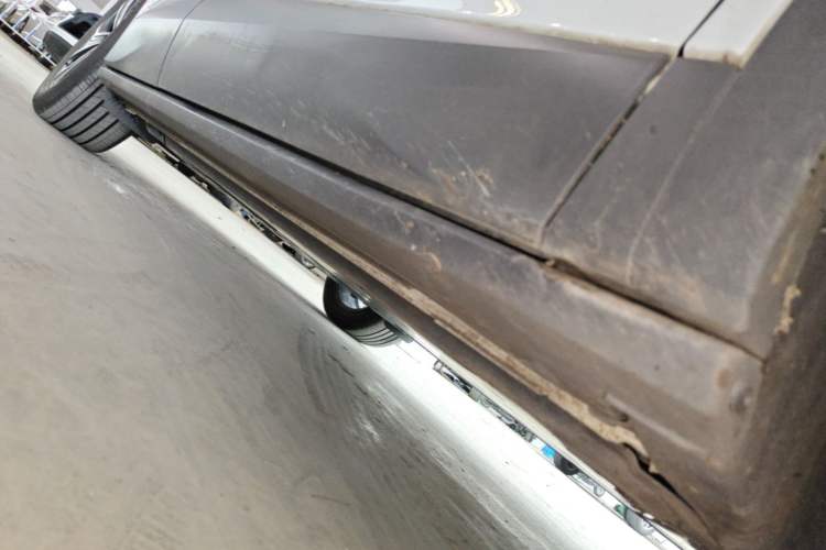 Used Volkswagen ID.4 X 2023 Pure Smart Edition Right Side Sill