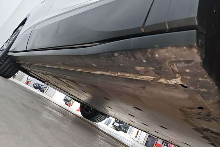 Used Volkswagen ID.4 X 2023 Pure Long-Range Version Right Side Sill