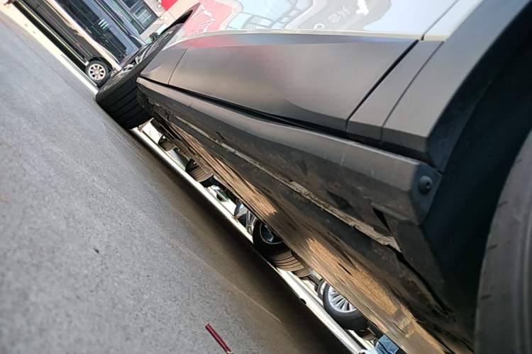 Used Volkswagen ID.4 X 2023 Pure Long-Range Version Right Side Sill