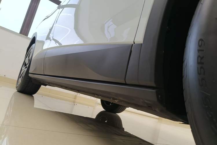Used Volkswagen ID.4 X 2023 Pure Smart Edition Right Side Sill