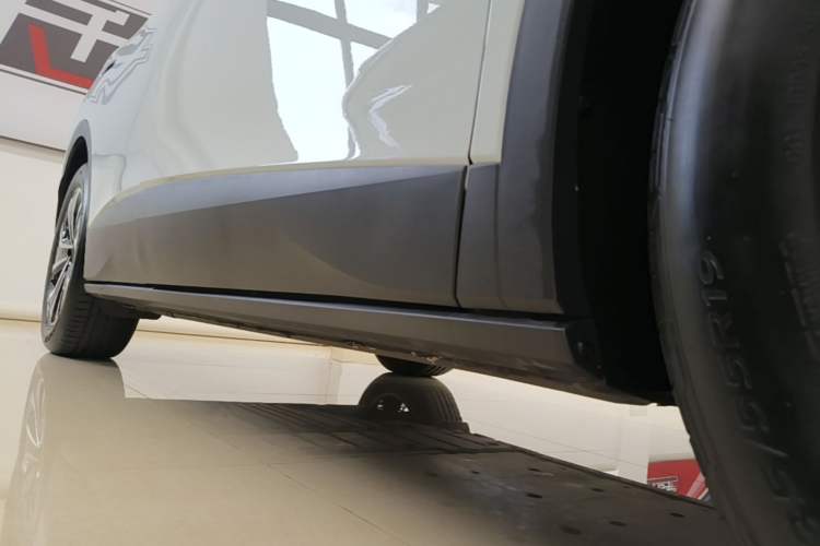 Used Volkswagen ID.4 X 2023 Pure Smart Edition Right Side Sill