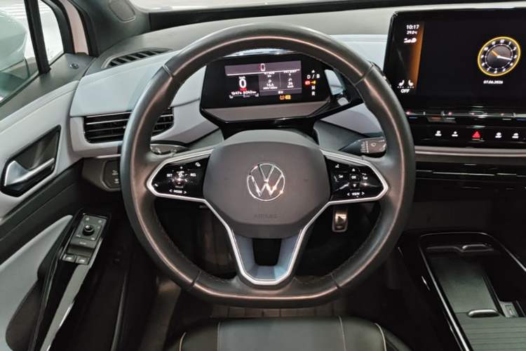 Used Volkswagen ID.4 X 2023 Pure Long-Range Version Steering Wheel