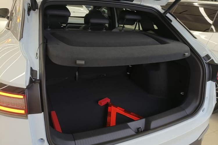 Used Volkswagen ID.4 X 2023 Pure Smart Edition Trunk
