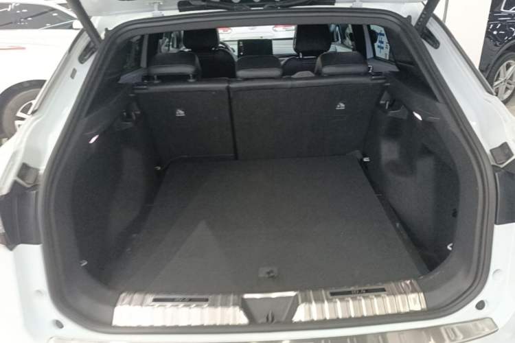 Used Volkswagen ID.4 X 2023 Pure Smart Edition Trunk