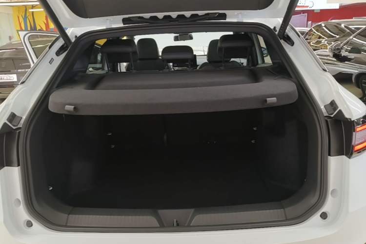 Used Volkswagen ID.4 X 2023 Pure Smart Edition Trunk