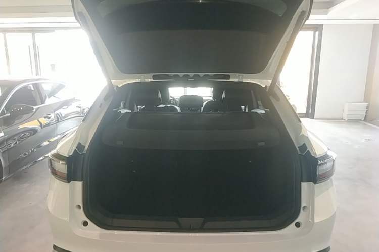 Used Volkswagen ID.4 X 2023 Pure Smart Edition Trunk
