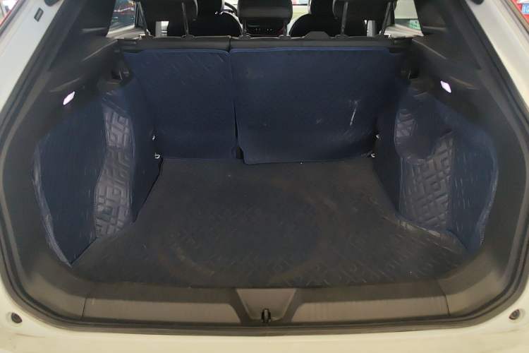 Used Volkswagen ID.4 X 2023 Pure Smart Edition Trunk