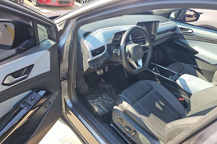 Used Volkswagen ID.4 X 2024 Pure & Smart Edition Interior 3