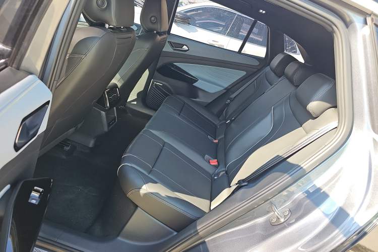 Used Volkswagen ID.4 X 2024 Pure & Smart Edition Interior 4