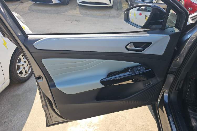 Used Volkswagen ID.4 X 2024 Pure & Smart Edition Interior 7
