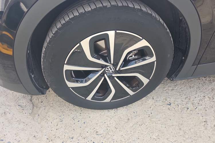 Used Volkswagen ID.4 X 2024 Pure & Smart Edition Left Front Wheel Hub