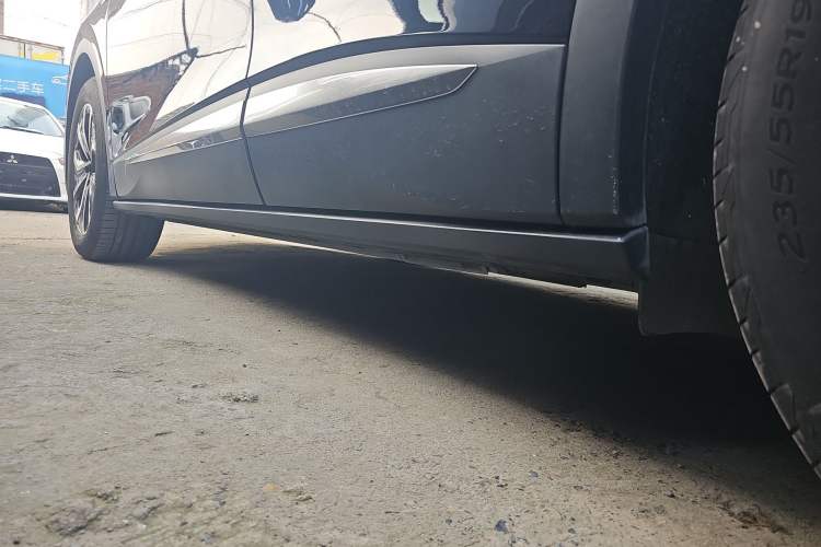 Used Volkswagen ID.4 X 2024 Pure & Smart Edition Left Side Sill