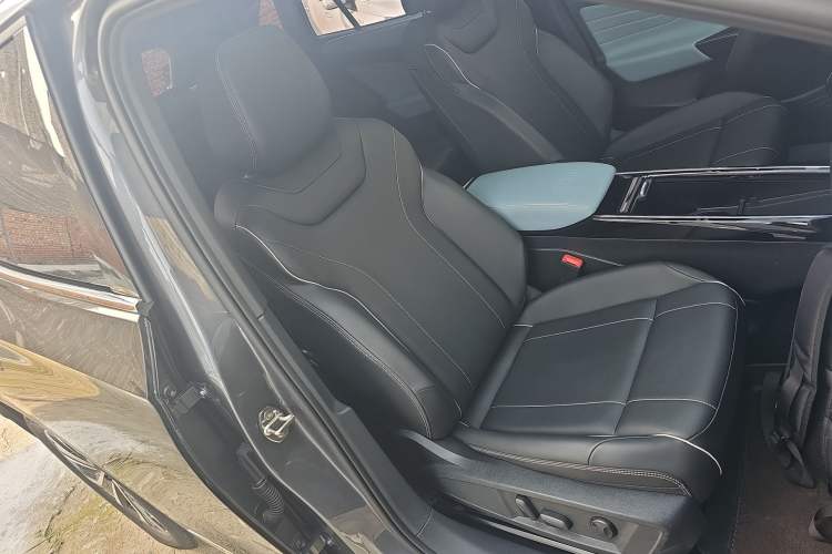 Used Volkswagen ID.4 X 2024 Pure & Smart Edition Right Front Seat