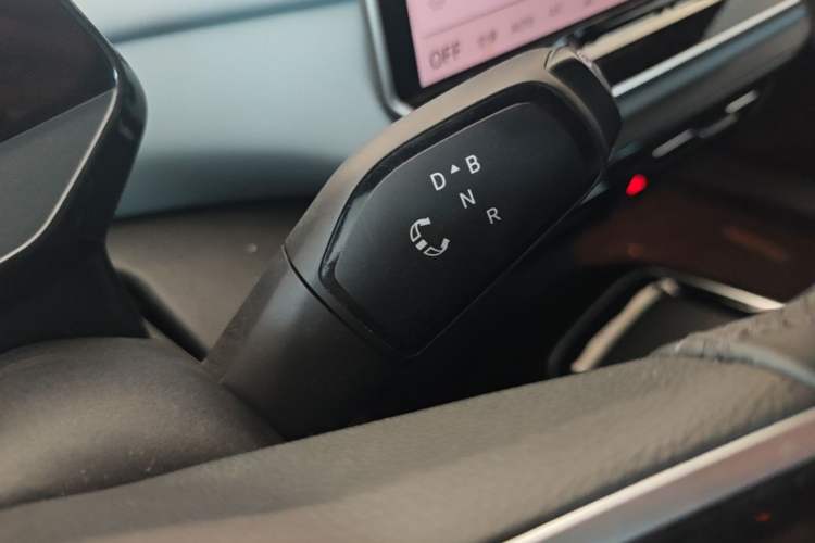 Used Volkswagen ID.4 X 2024 Pure & Smart Edition Gear Lever