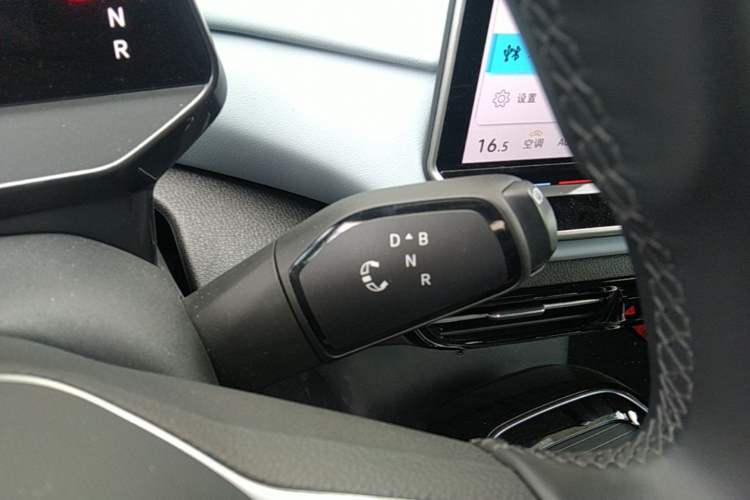 Used Volkswagen ID.4 X 2024 Pure & Smart Edition Gear Lever
