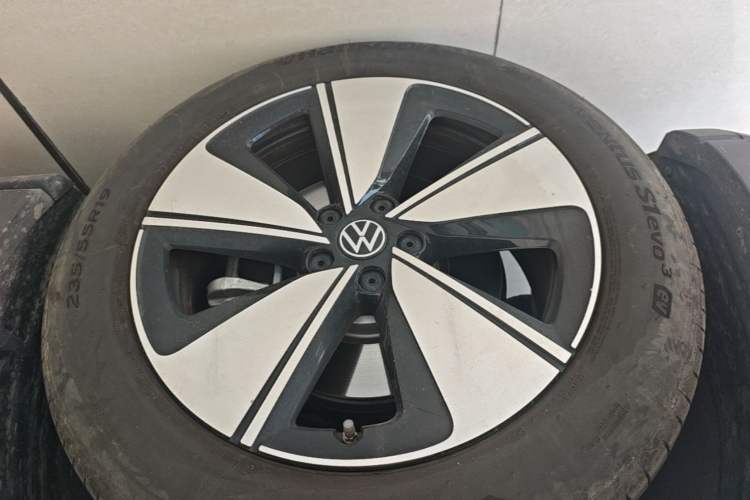 Used Volkswagen ID.4 X 2024 Pure & Smart Edition Left Front Wheel Hub