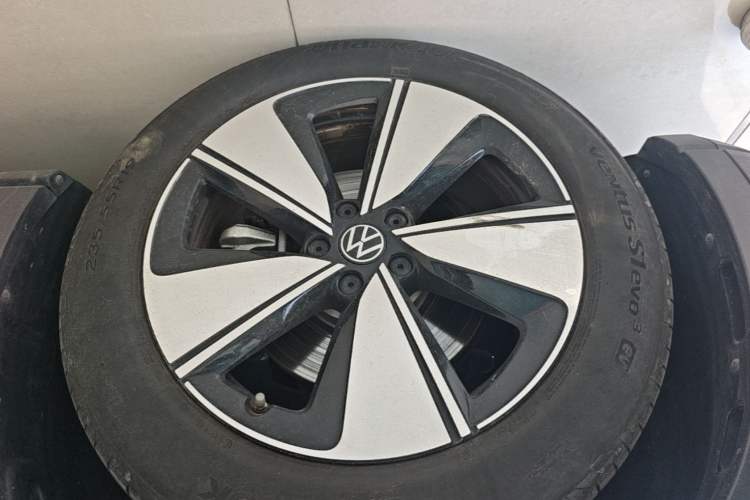 Used Volkswagen ID.4 X 2024 Pure & Smart Edition Left Front Wheel Hub