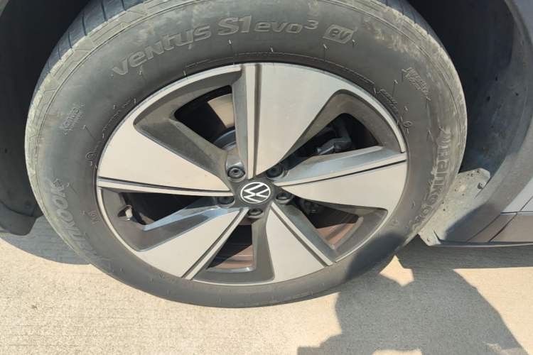 Used Volkswagen ID.4 X 2024 Pure & Smart Edition Left Front Wheel Hub