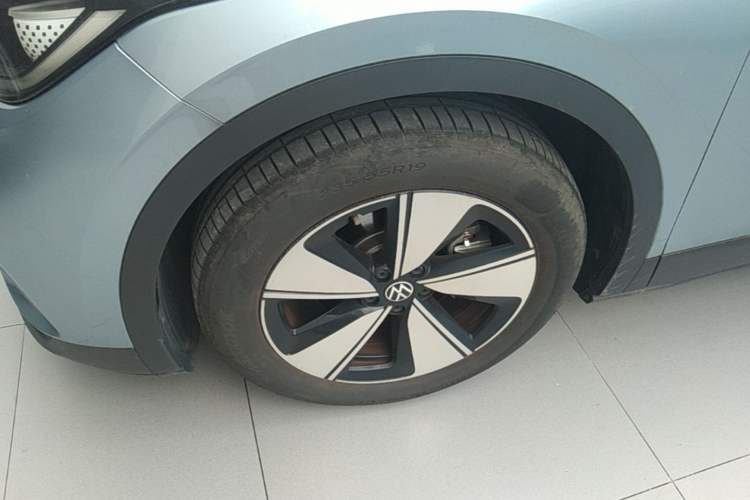 Used Volkswagen ID.4 X 2024 Pure & Smart Edition Left Front Wheel Hub